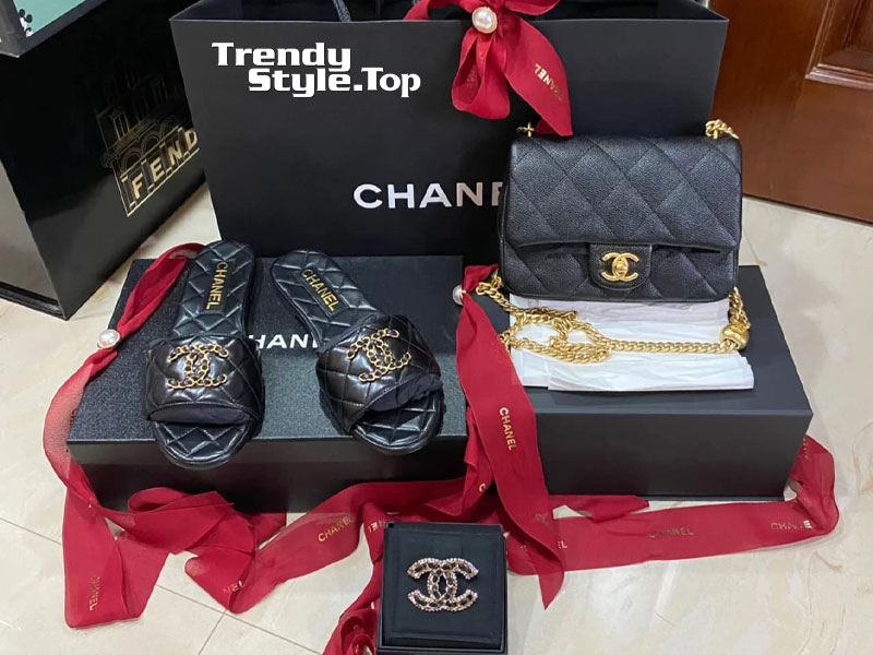 Chọn Túi xách Chanel chính hãng làm quà 