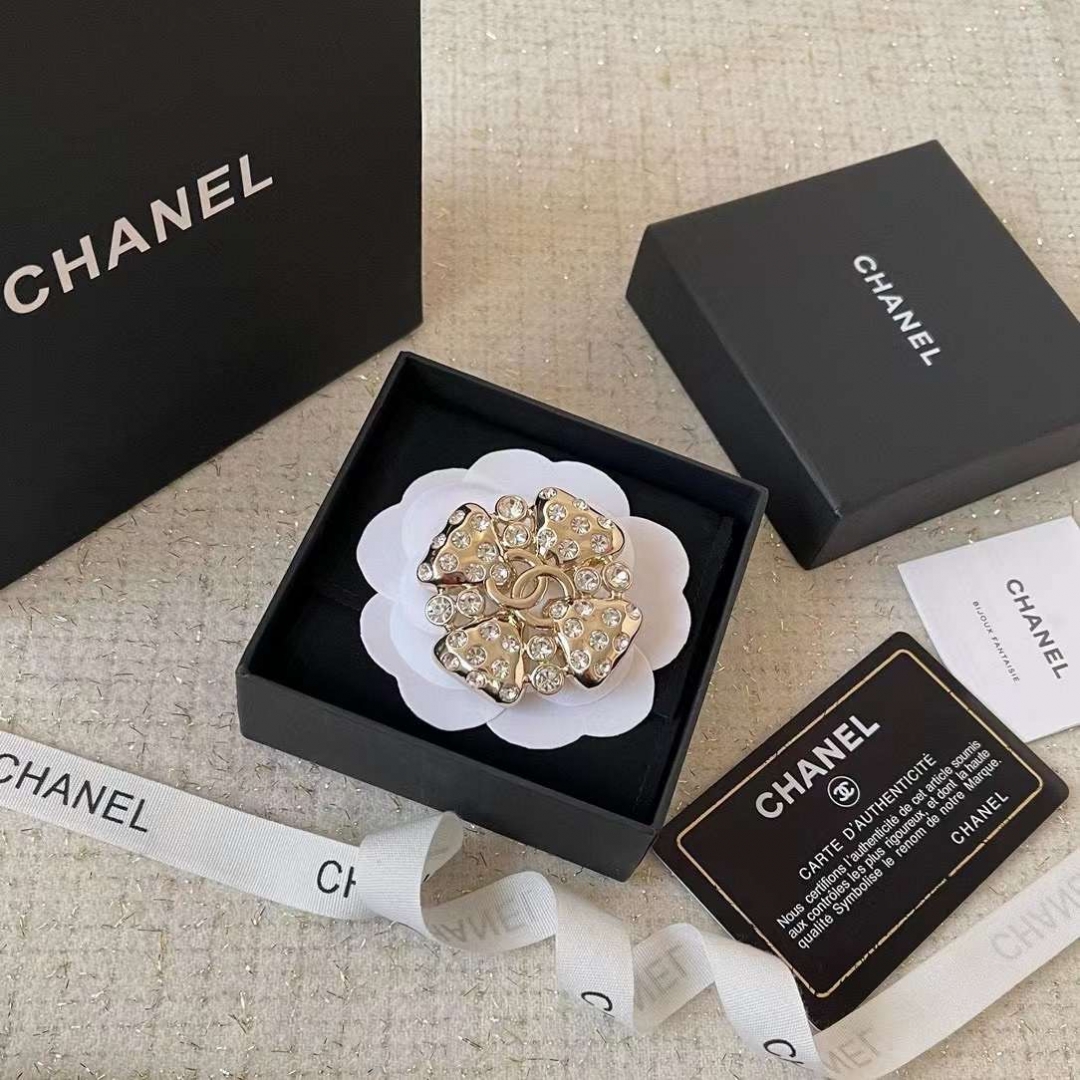 Cài áo Chanel 