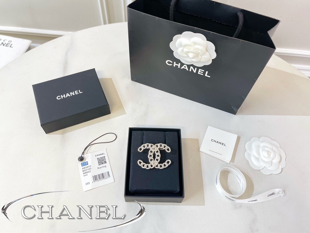 Cài áo Chanel 250