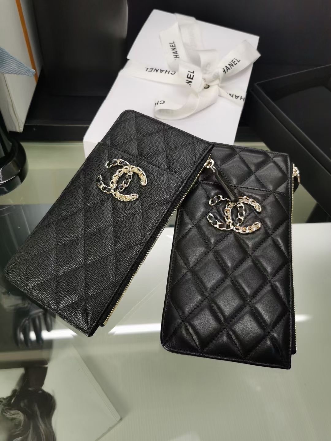 Case điện Thoại Chanel đen Da Caviar 