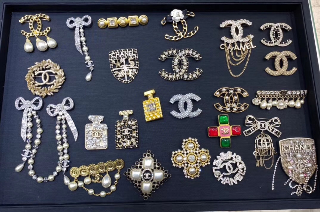  Chanel Brooches 