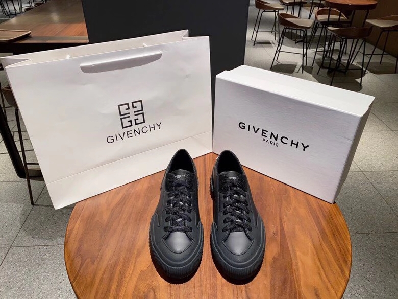 Giày Sneakers Givenchy Logo 