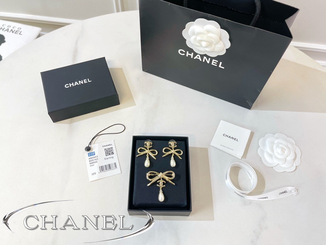 Hoa Tai Chanel 230 