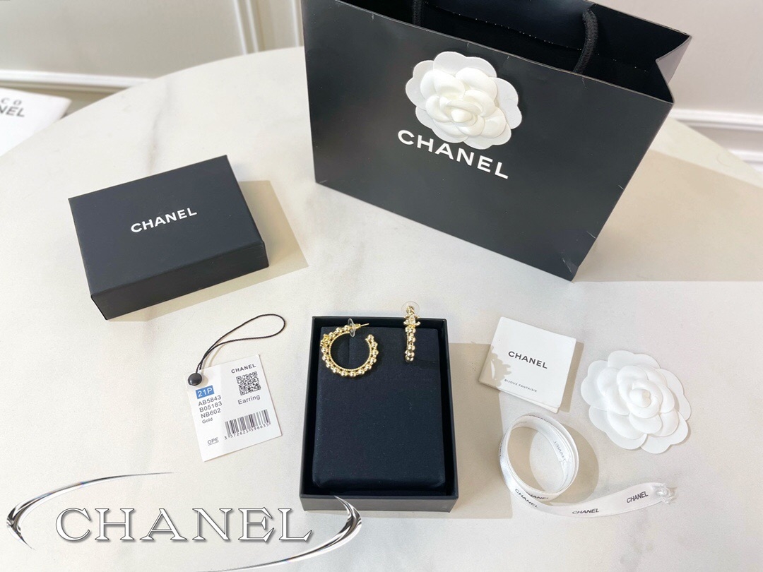 Hoa Tai Chanel 5600