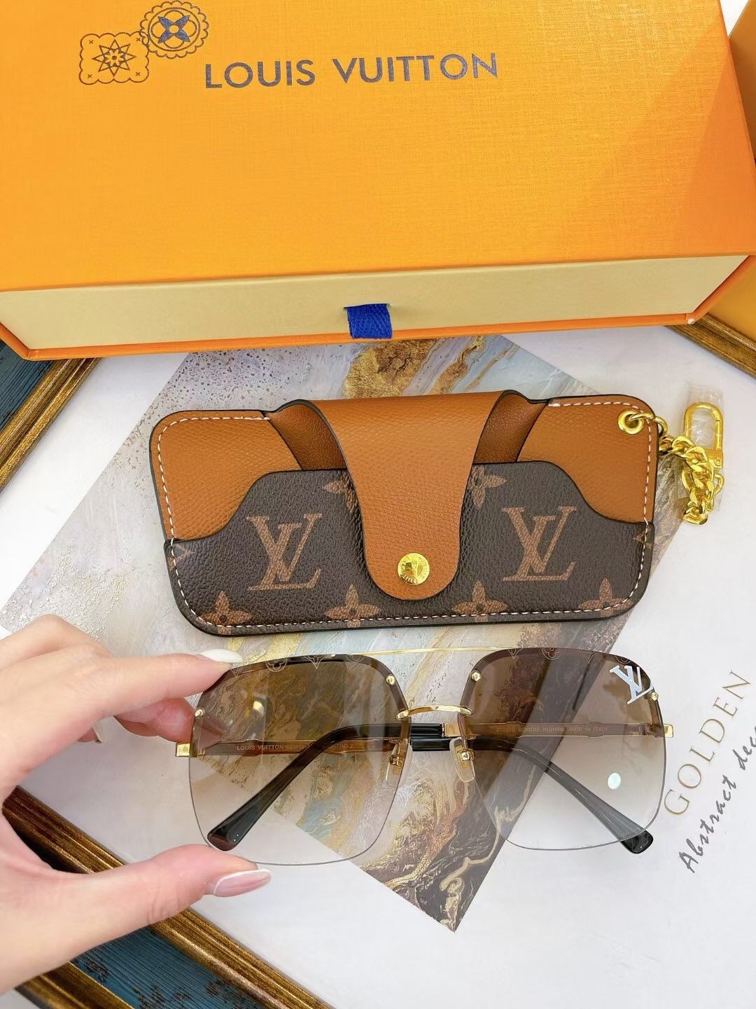 Kính Louis Vuitton