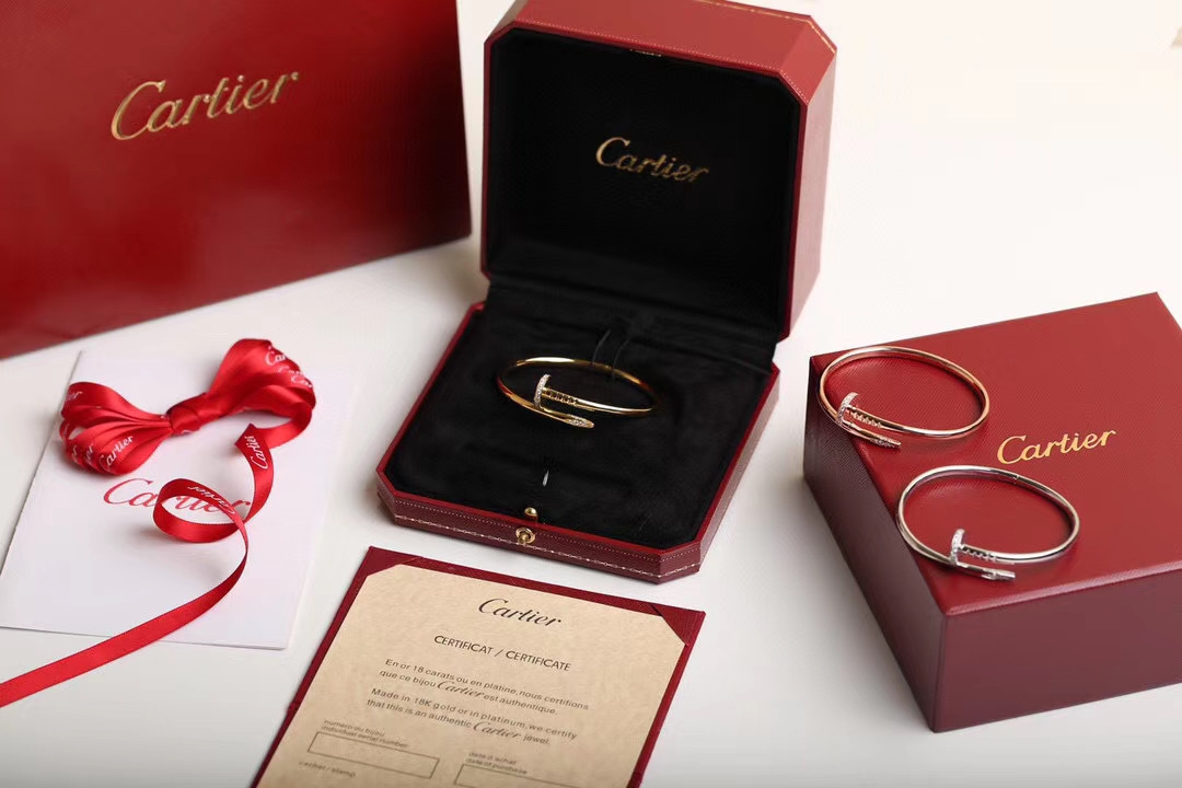 Vòng Tay Cartier đính đá 